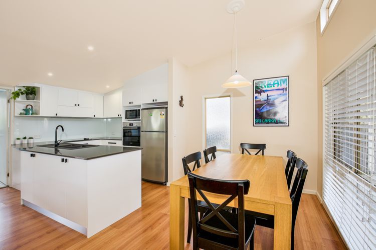 The Deckhouse – Pet Friendly – 2 Mins to Beach