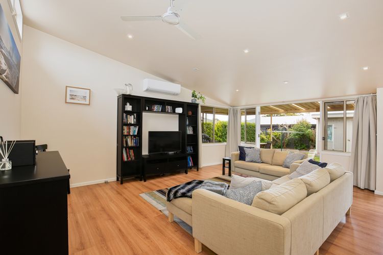 The Deckhouse – Pet Friendly – 2 Mins to Beach