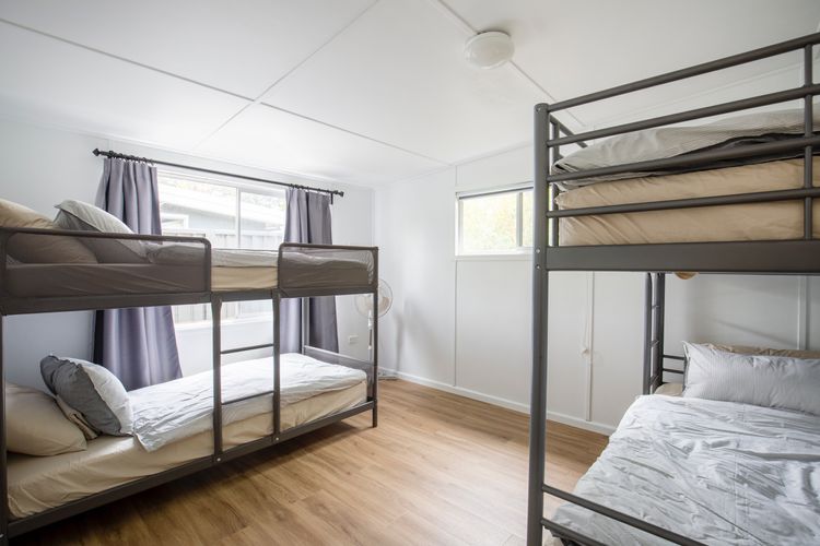 The Deckhouse – Pet Friendly – 2 Mins to Beach