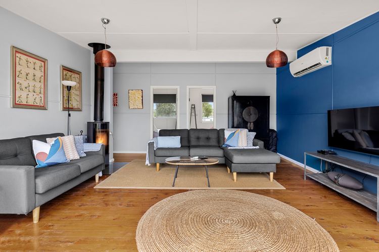 Bluetongue: Pet Friendly with Spa – 4 Mins to Beach