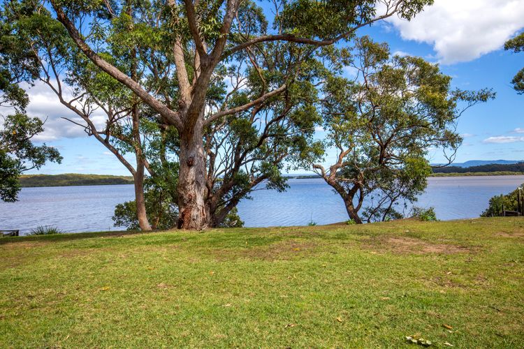 Amazing lakefront at your doorstep, Amazing beach only a few minutes walk away, Easy access to an amazing surf beach for surfing