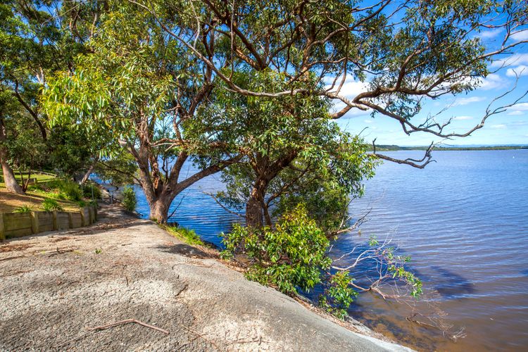 Amazing lakefront at your doorstep, Easy access to an amazing surf beach for surfing, Amazing beach only a few minutes walk away