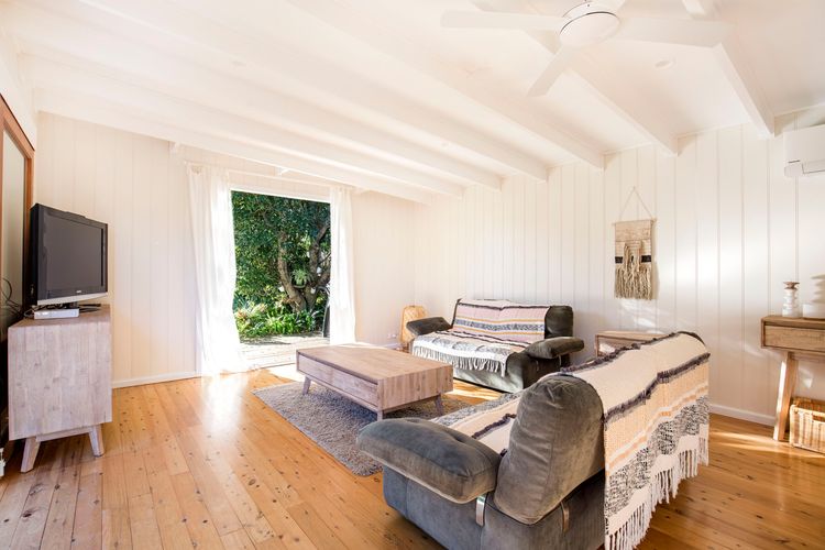 Beachwood – Firepit – Pet Friendly – 2 Mins Walk to the Beach