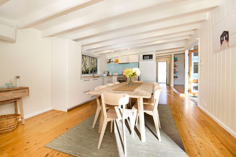 Beachwood – Firepit – Pet Friendly – 2 Mins Walk to the Beach