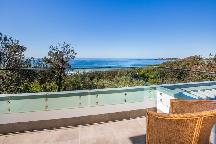 Amazing beach only a few minutes walk away,Easy access to an amazing surf beach for surfing