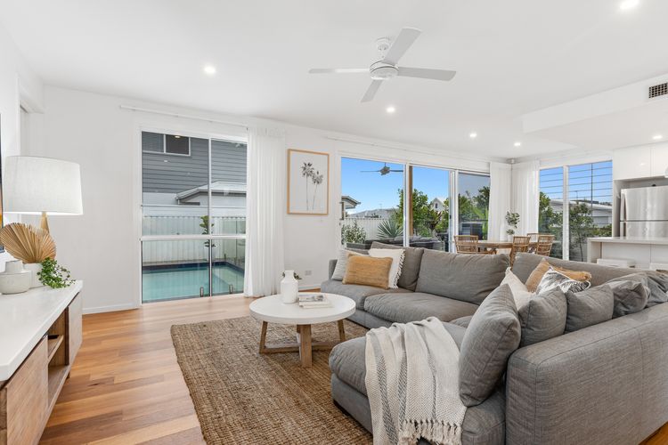 Sunrise Mansion with Pool