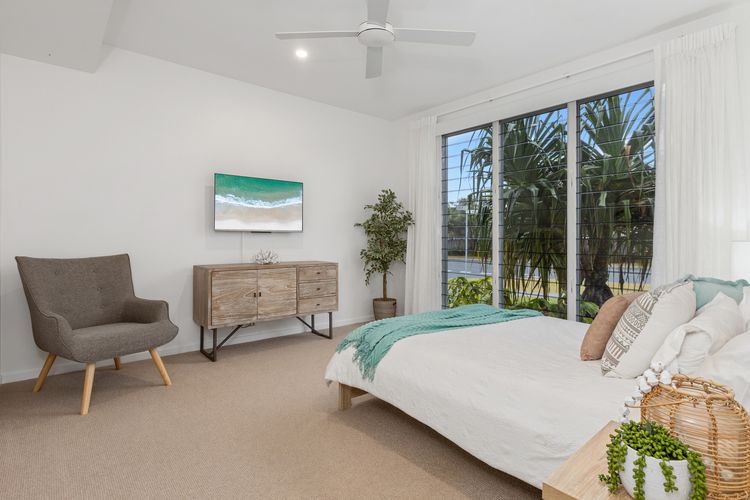 Sunrise Mansion with Pool