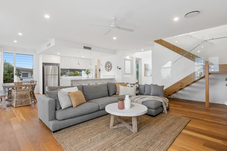 Sunrise Mansion with Pool