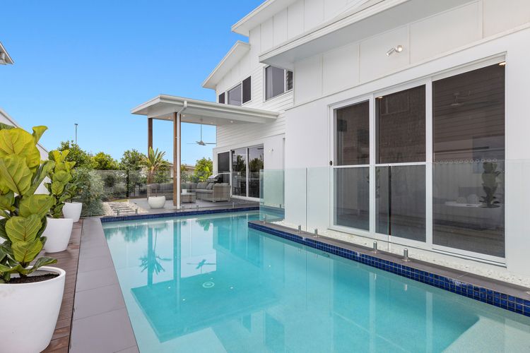 Sunrise Mansion with Pool