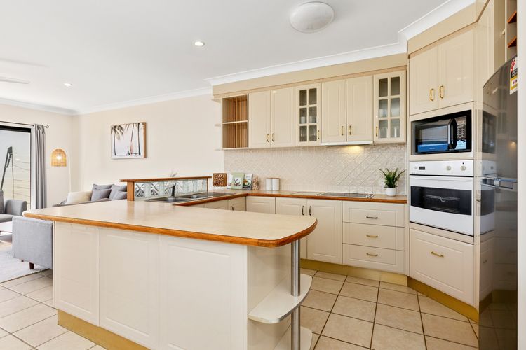 Luna Sea Kingscliff with Ocean Glimpses