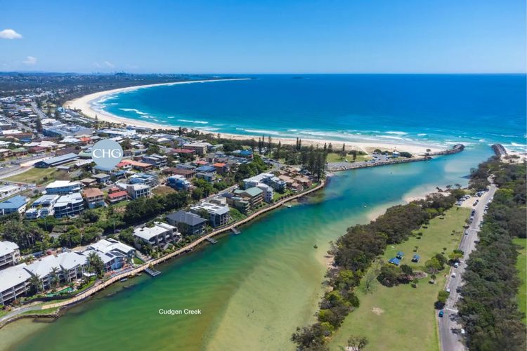 Luna Sea Kingscliff with Ocean Glimpses