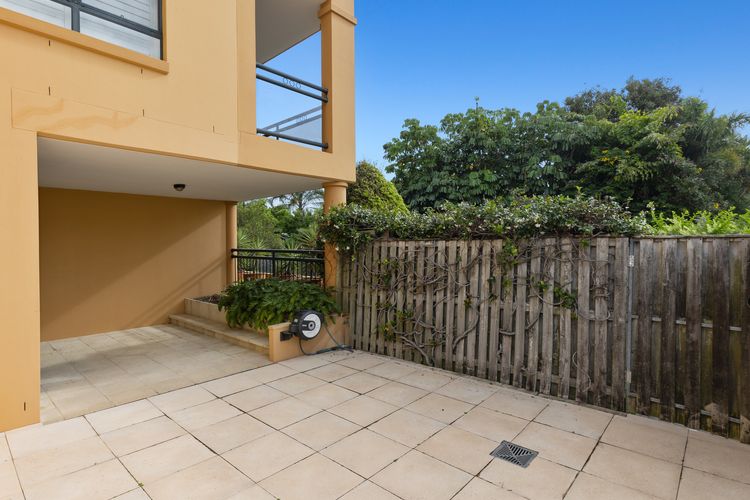 Salty Kisses on Marine Parade