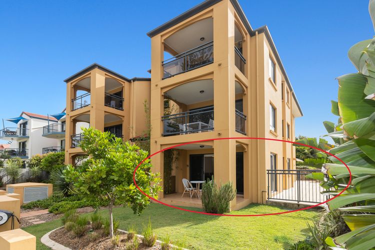 Salty Kisses on Marine Parade