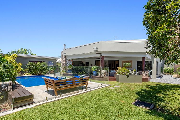 The Doggy Beach House –  with Pool in Pottsville