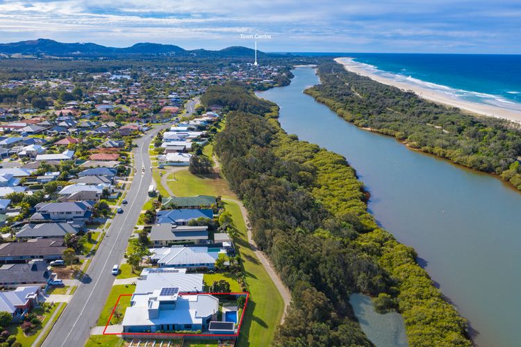 The Doggy Beach House –  with Pool in Pottsville