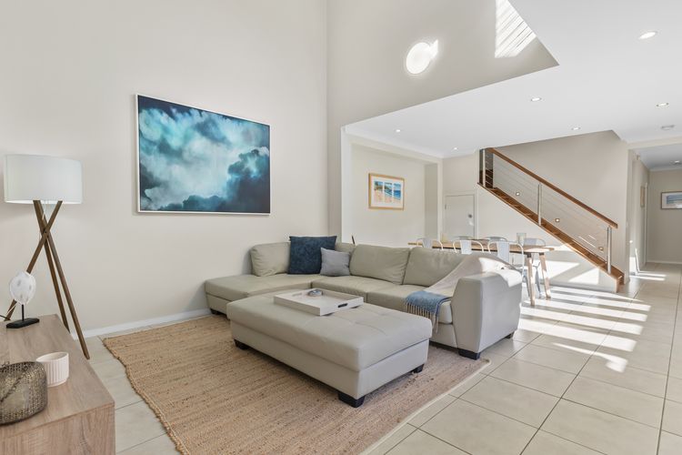 Surfside Dreaming – Townhouse with Pool Close to the Beach