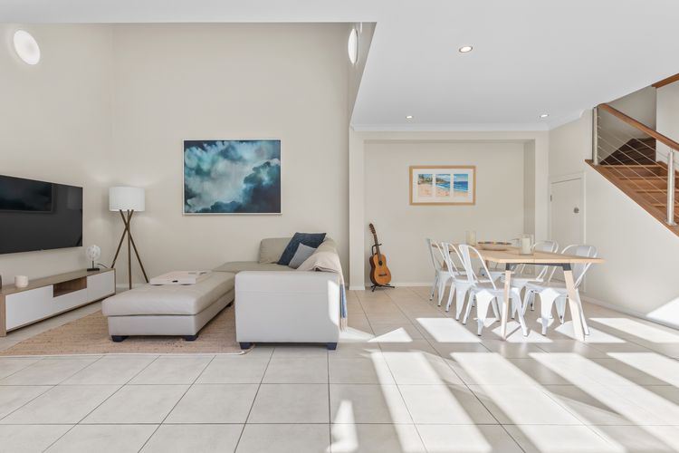 Surfside Dreaming – Townhouse with Pool Close to the Beach