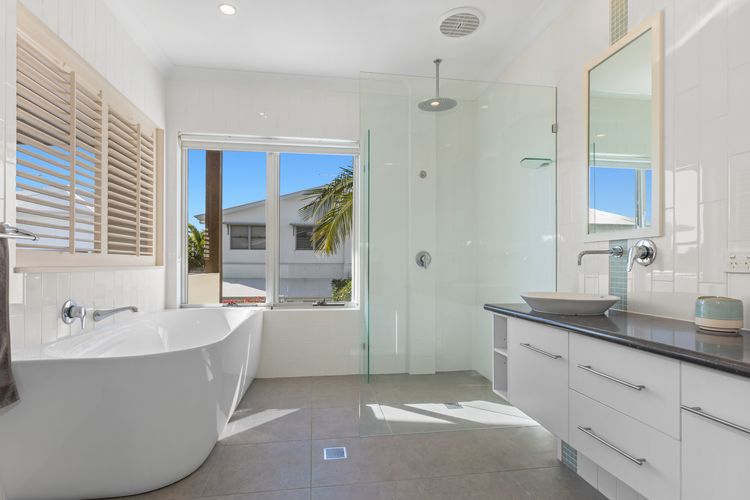 Surfside Dreaming – Townhouse with Pool Close to the Beach