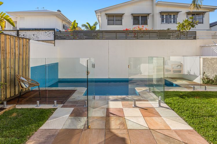 Surfside Dreaming – Townhouse with Pool Close to the Beach