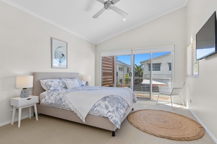 Surfside Dreaming – Townhouse with Pool Close to the Beach