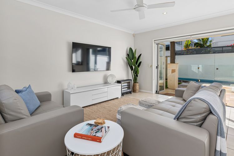 Surfside Dreaming – Townhouse with Pool Close to the Beach