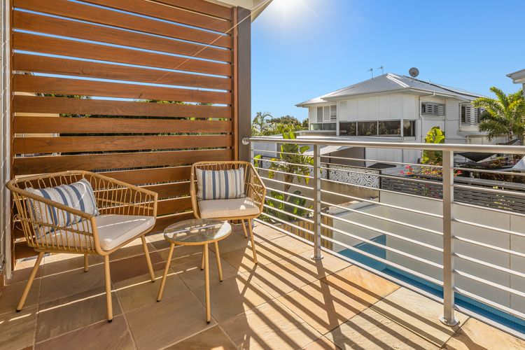 Surfside Dreaming – Townhouse with Pool Close to the Beach