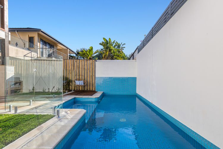 Surfside Dreaming – Townhouse with Pool Close to the Beach