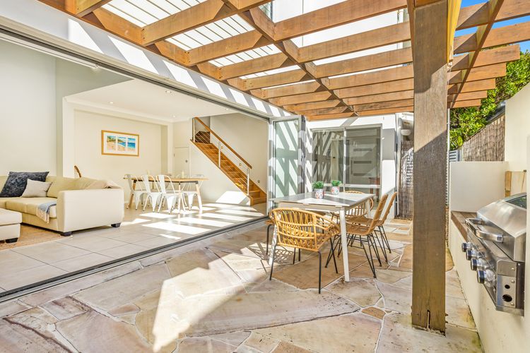 Surfside Dreaming – Townhouse with Pool Close to the Beach