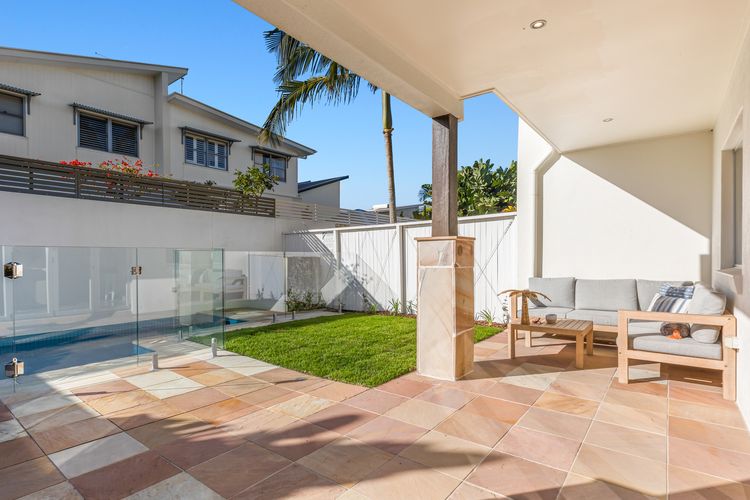 Surfside Dreaming – Townhouse with Pool Close to the Beach