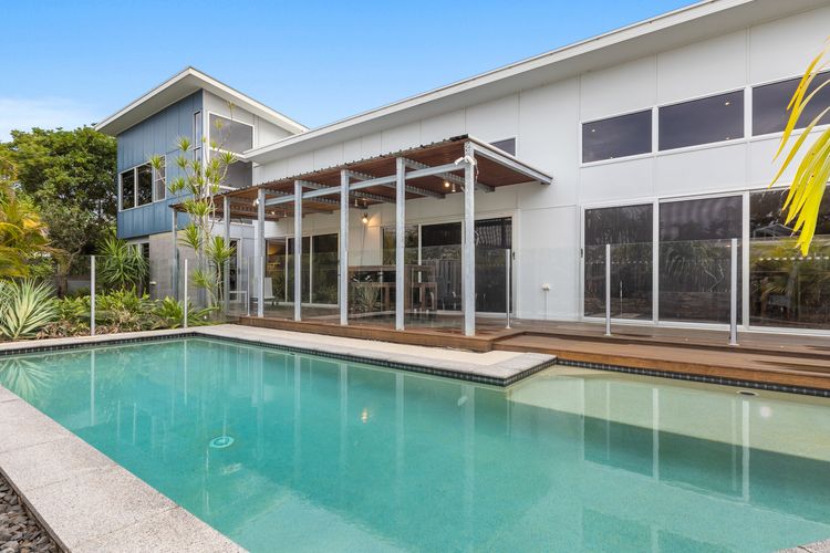 Casuarina Surfbreak Beach House with Pool