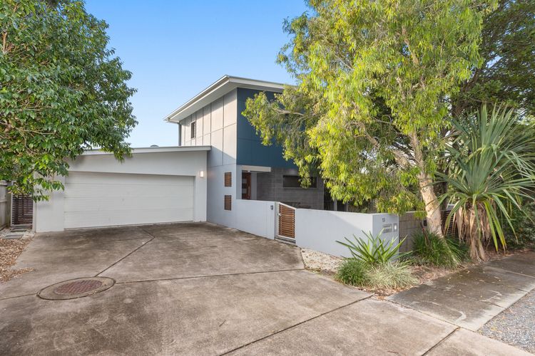 Casuarina Surfbreak Beach House with Pool