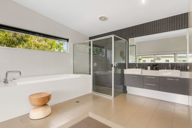 Casuarina Surfbreak Beach House with Pool