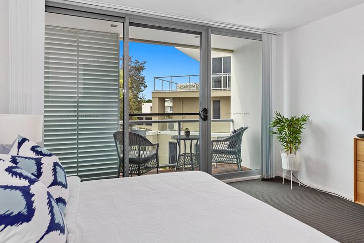 Beachside Haven Modern Townhouse with Pool