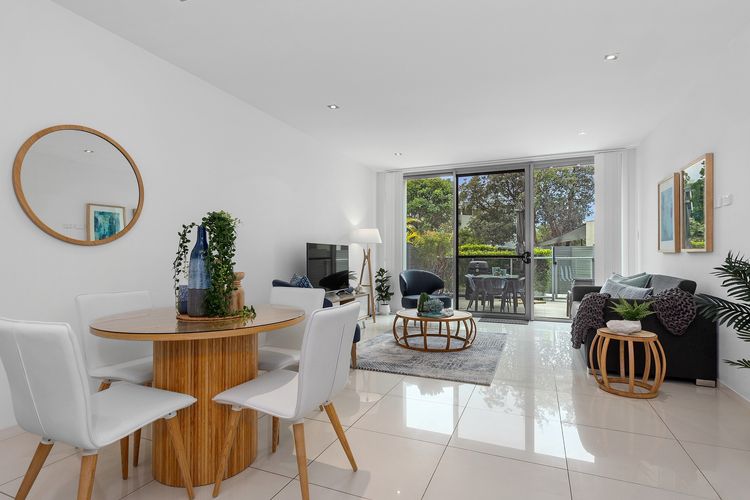 Beachside Haven Modern Townhouse with Pool