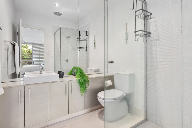 Beachside Haven Modern Townhouse with Pool