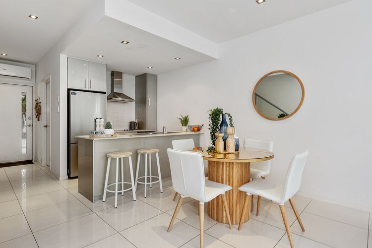 Beachside Haven Modern Townhouse with Pool