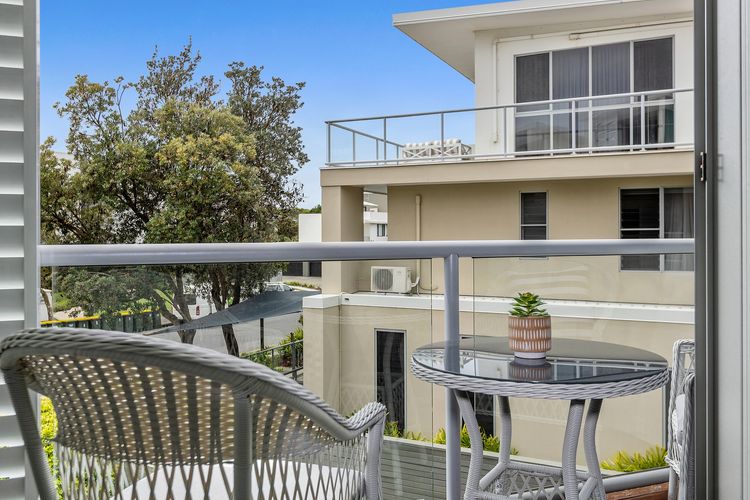 Beachside Haven Modern Townhouse with Pool
