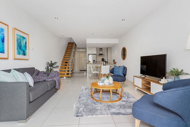 Beachside Haven Modern Townhouse with Pool