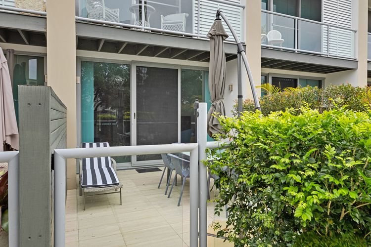 Beachside Haven Modern Townhouse with Pool