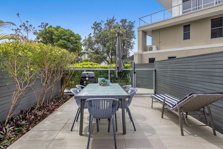 Beachside Haven Modern Townhouse with Pool