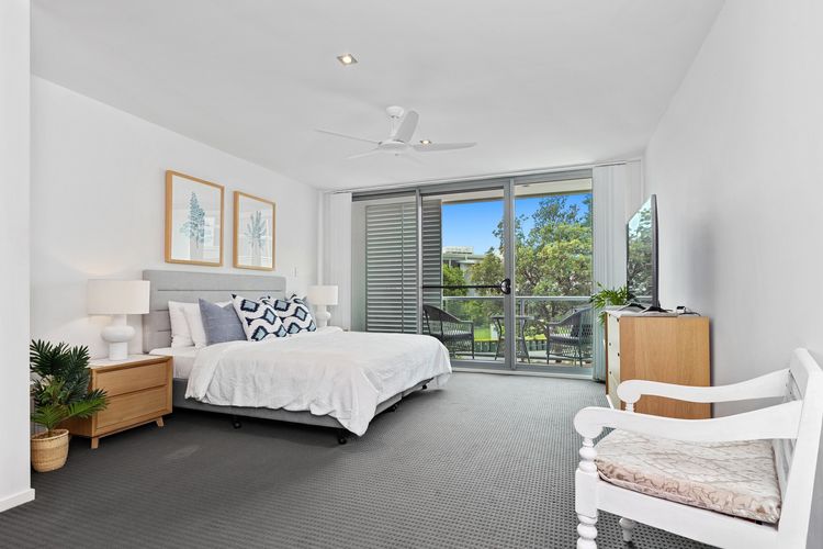 Beachside Haven Modern Townhouse with Pool
