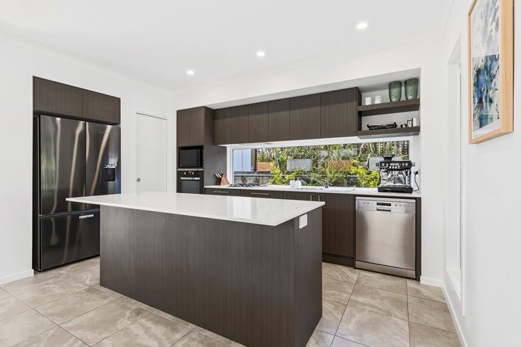 The Beachside Sanctuary -500m from Beach with Pool & Heated Spa