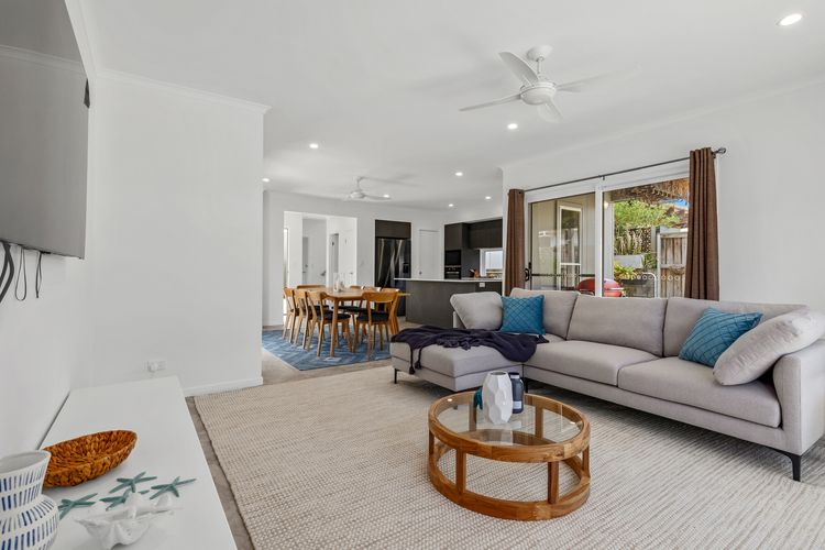 The Beachside Sanctuary -500m from Beach with Pool & Heated Spa