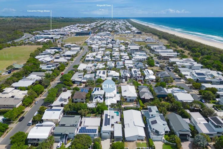 The Beachside Sanctuary -500m from Beach with Pool & Heated Spa