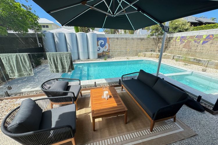 The Beachside Sanctuary -500m from Beach with Pool & Heated Spa