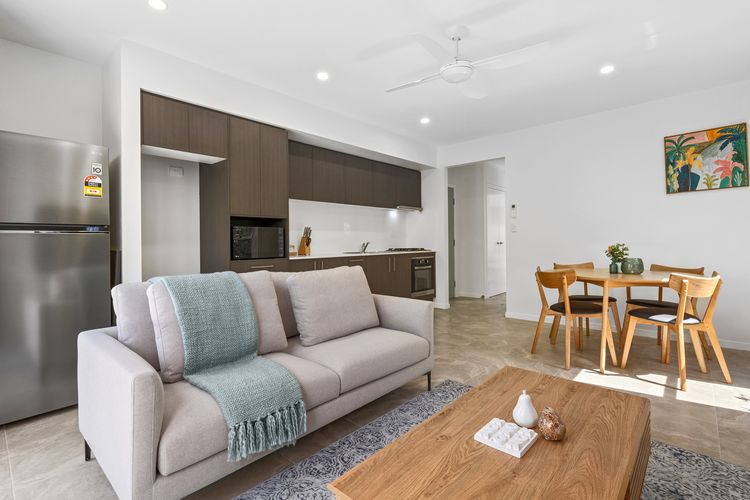 The Beachside Sanctuary -500m from Beach with Pool & Heated Spa