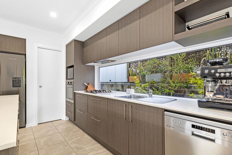 The Beachside Sanctuary -500m from Beach with Pool & Heated Spa