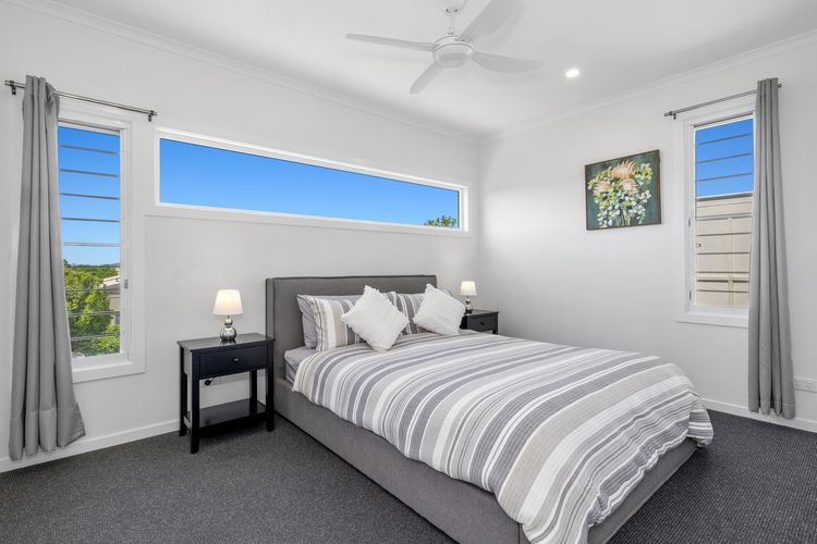 The Beachside Sanctuary -500m from Beach with Pool & Heated Spa