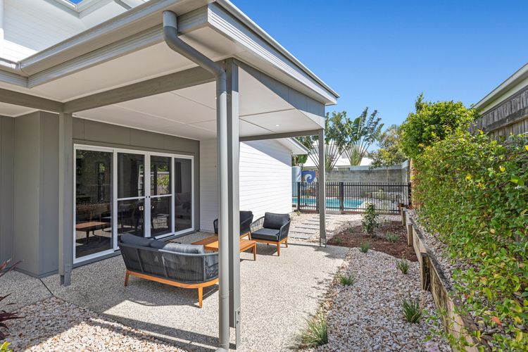 The Beachside Sanctuary -500m from Beach with Pool & Heated Spa