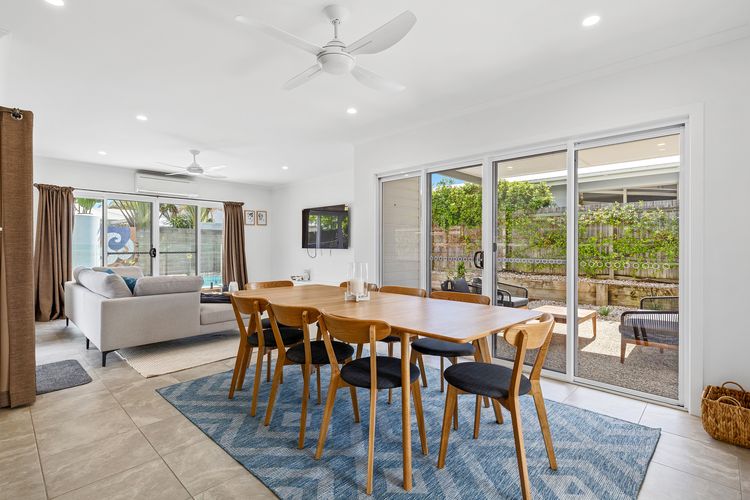 The Beachside Sanctuary -500m from Beach with Pool & Heated Spa